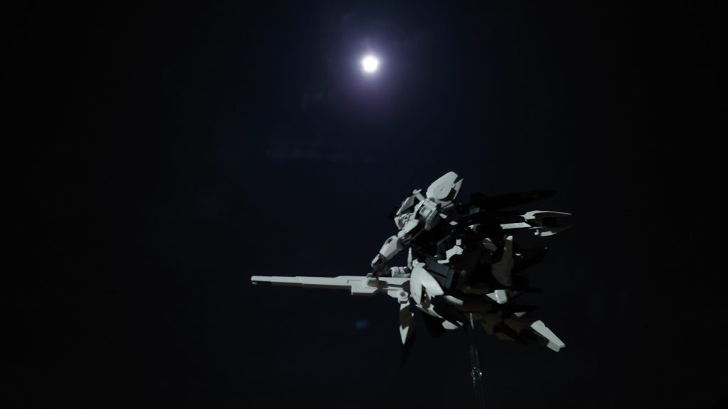 調節して撮影したり写真に補正をかけたりしたけどやっぱ暗いな！(笑)あと、月を背景にした写真ってどんなタグつけたらいいんだろ？