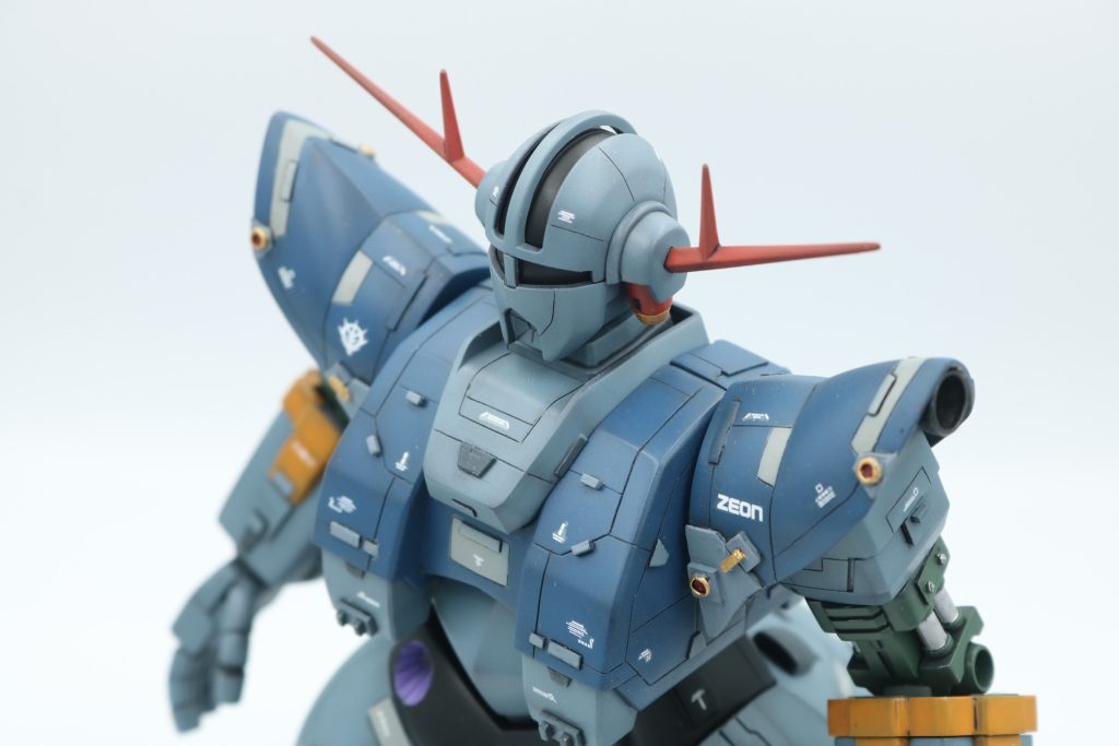 ラスボスの不気味さを出したくて、モノアイは敢えてナシです。