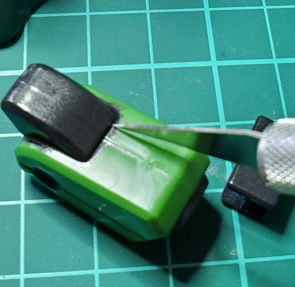 腕、脚、頭も明るいグリーンの単一色でパーツの塗り分けが大変でしたがはみ出しをデザナイフでカリカリしたりと自身が少しレベルアップしたかもと思います