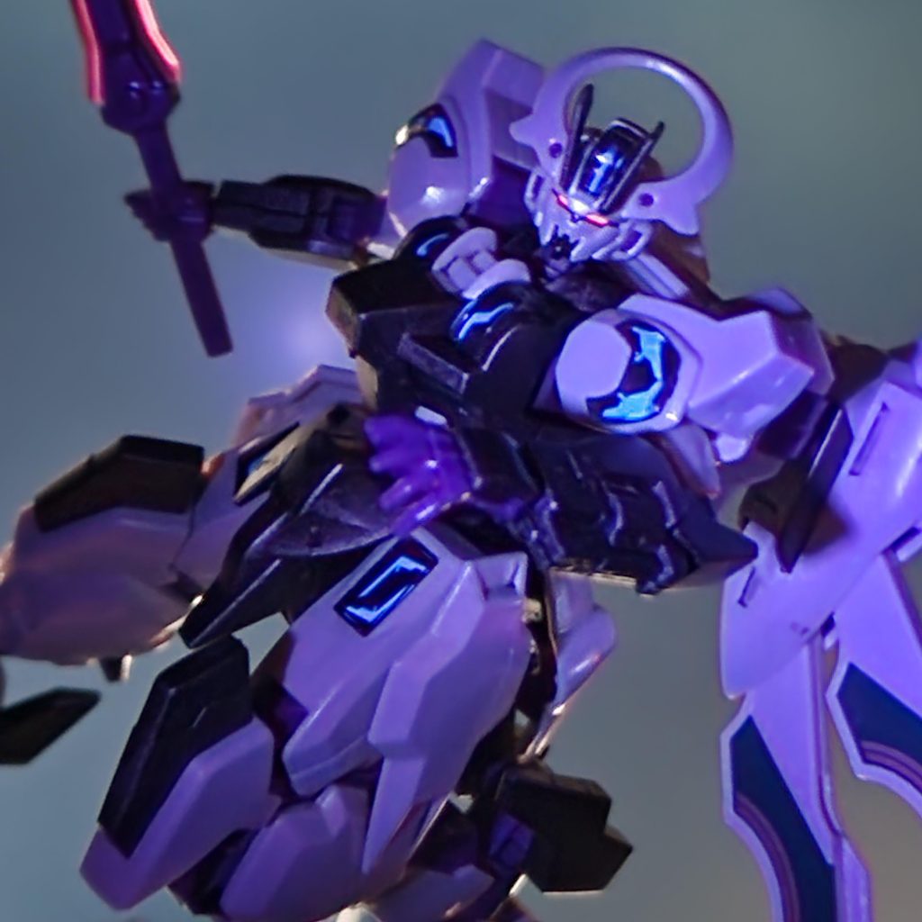 びこーん( ᐛ👐)✨今回はツインアイは塗装して他の部分は、蛍光デカールを使って仕上げてみました