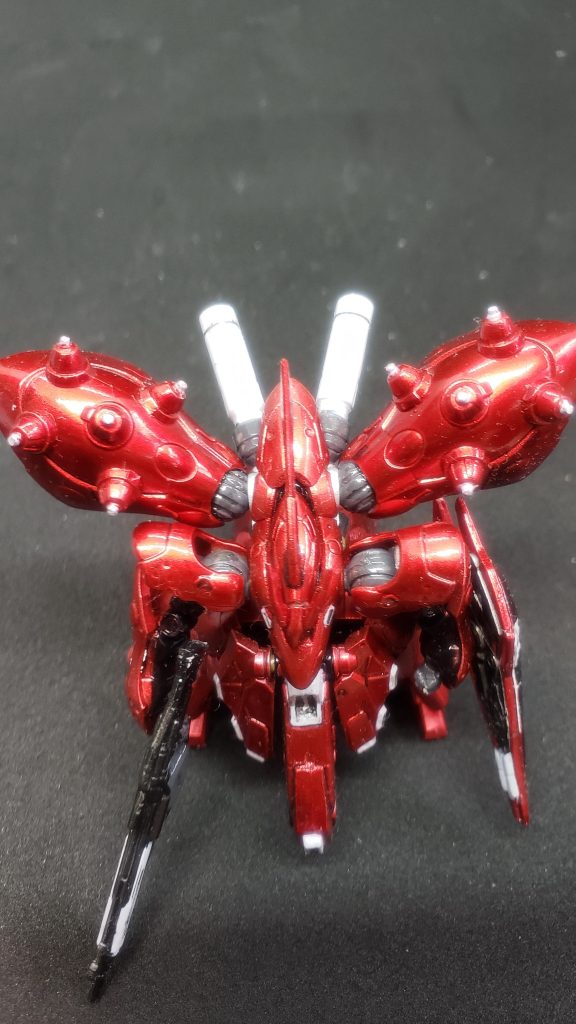 それでもがんばって塗装してみた。メタルレッドの上に、ガイアのクリアーレッドをふいたら、けっこう良い色合いに。