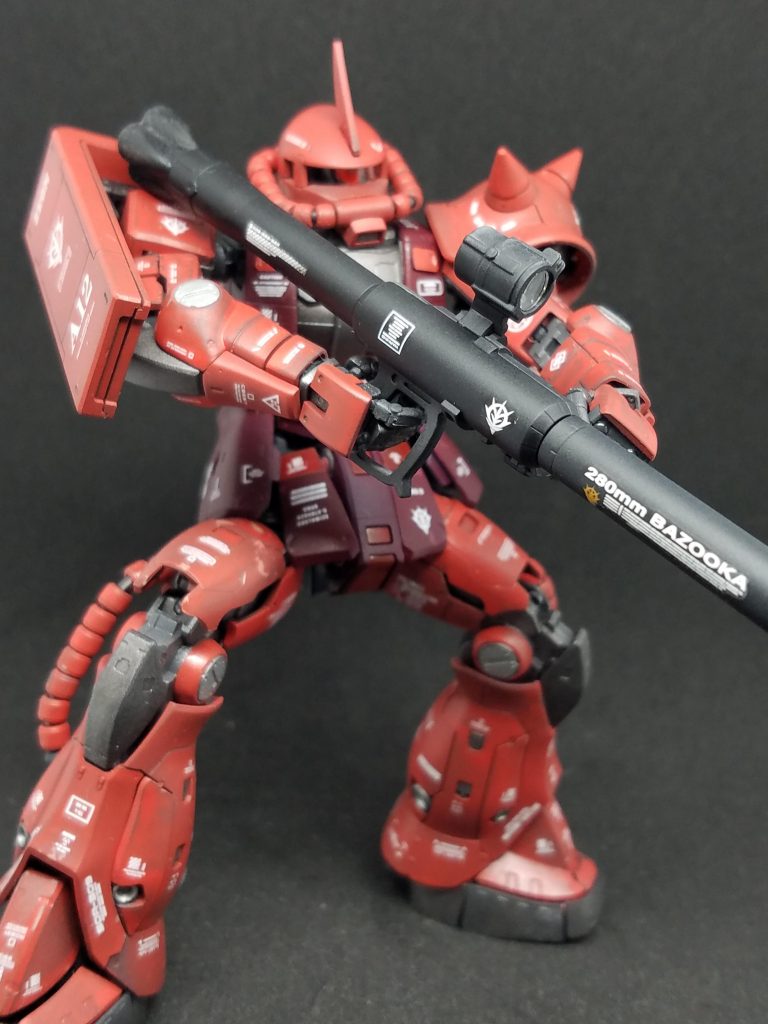 いつものようにデカール張りまくりハイキューパーツのコーションデカールとガンダムデカールMG用のシャアザクのデカールしか手に入らなかったので使えるのだけ選んでペタリ