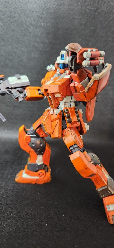 ならばこれで！しつこく立ち上がる彼に止めを指すべくナイフを取り出す！・・・なんで使い方が分かるのだろう？