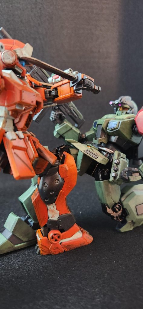 「恐ろしい奴。一体何者が。素晴らしい反射神経、制御能力。お、お前は誰なんだ？」・・・結果は当然、私が勝った。でも、私は彼を殺さなかった。彼は意識を失い警官達に護送されて行く。仕事は終わった。次は何処へ行くのだろうか？彼ともまた会えるのだろうか？と、言う事で！長々と書きましたが、ジム・スパルタンですよ。本来ブルーティッシュドッグは桃色なのですが手持ちの色が無かった為赤くなっちゃった。(*ﾉω・*)ﾃﾍ今回、チッピング頑張った！分かりにくいけどな！orzボトムズシリーズは自身のテーマとして続けていきますが、スナッピングとストライクがまだ決まってません。青いストライクでも良いんだけどね。スナッピング何にしよう・・・あ、ラビドリー、バーグラリー、オーデルバックラーは既にできてます(汚しとトップコートはまだ)いずれお披露目できるかと思いますので気長にお待ちください(待ってない)したらな！