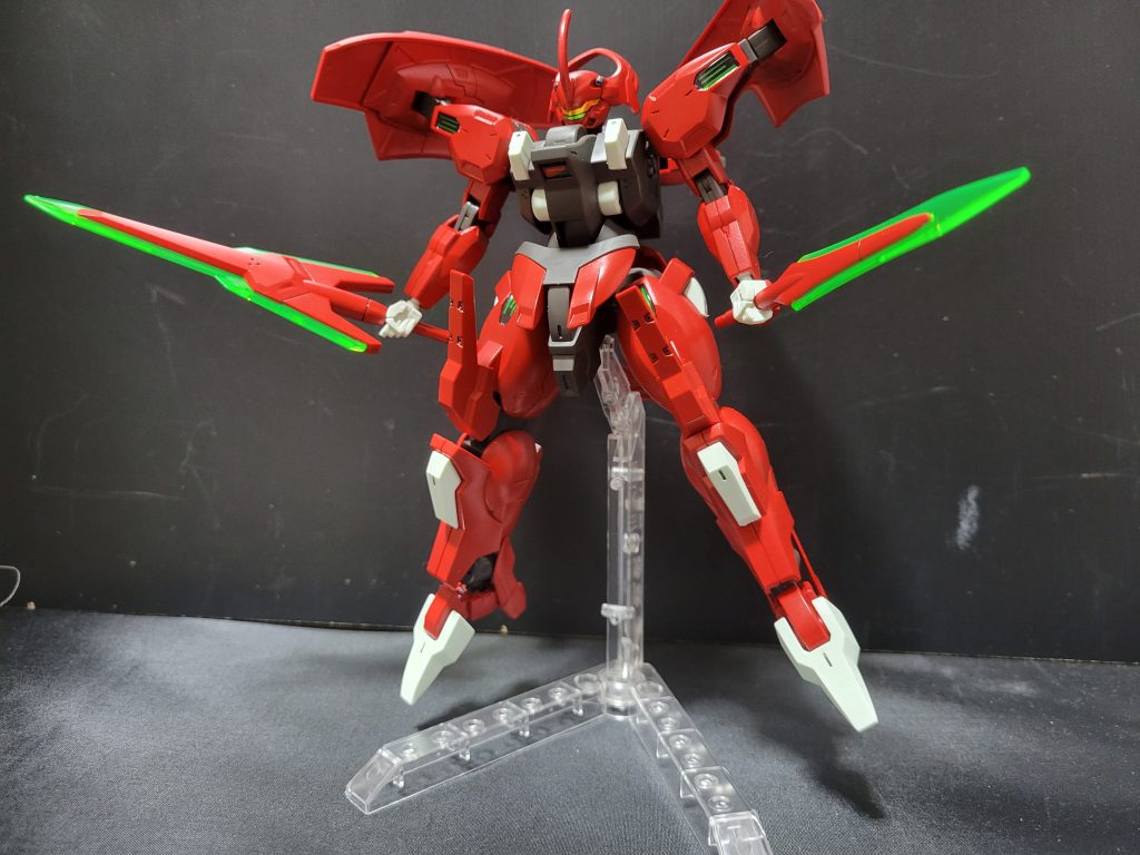 こちらはデカール貼る前のやつです。これだけでもカッコイイですよね。