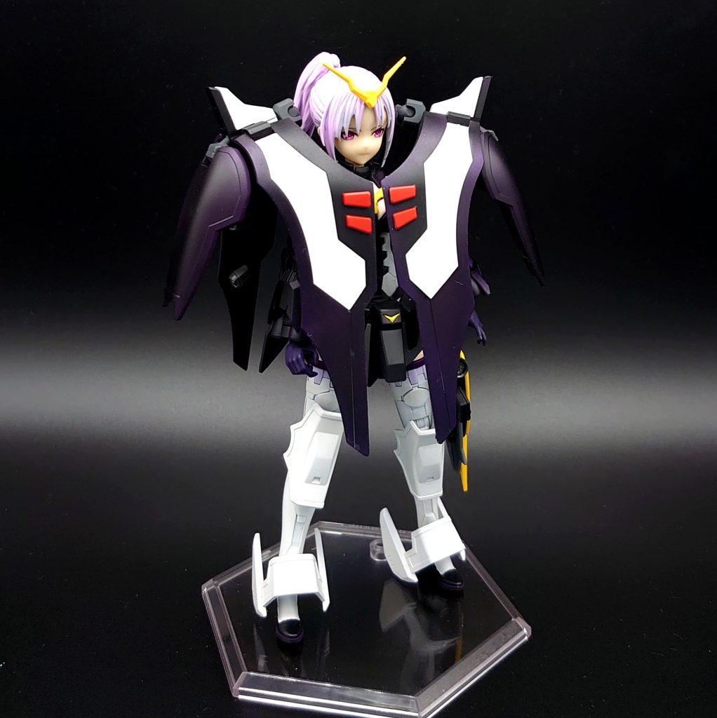 もちろんクロークは閉じれます。クロークは下地を紫にして、黒でグラデーション塗装し、さらに紫のパールコートでより紫を強調してみました。