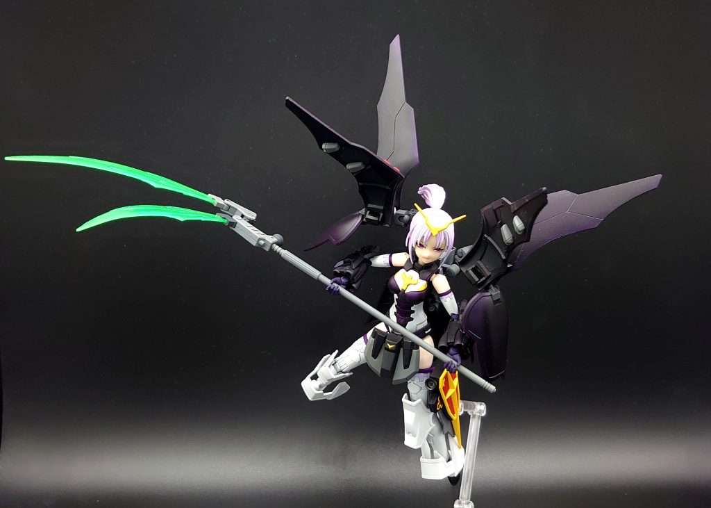 改造点・ブレードアンテナの移植・アクティブクロークのバックパック化・フロントスカートの移植・リアスカートの腰部アーマー化・膝、足首へのアーマー移植