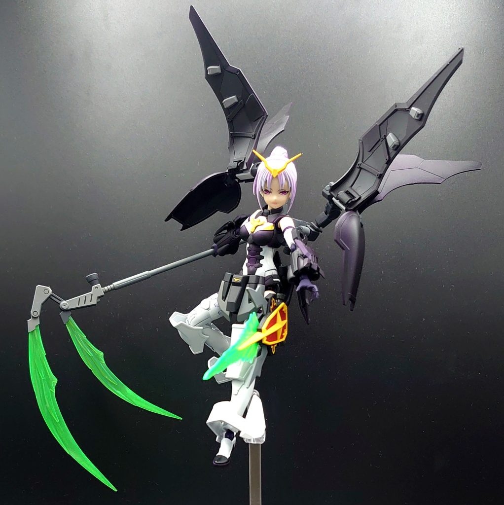 塗装レシピ黒部：下地紫サフ+ミッドナイトブルー白部：ガイア ニュートラルグレー1紫部：紫サフ(+部位によって紫パールコート)髪：ニュートラルグレー1+バーチャロンカラー パープルのグラデ灰色：メカサフライトorメカサフヘビービーム：蛍光グリーン