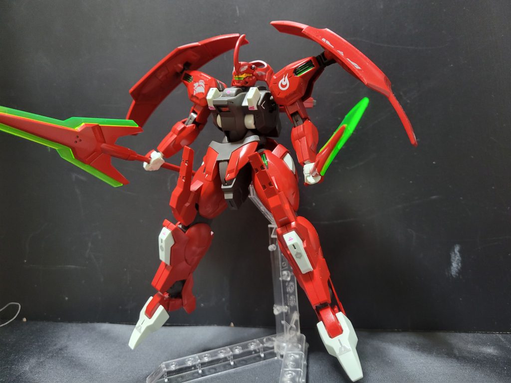 こちらがデカール貼った後です。肩のデカールだけでも印象が大分変わりますね。