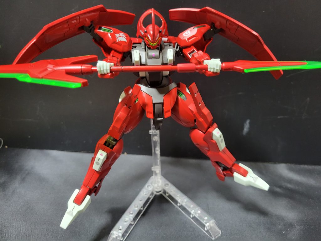 ビームジャベリンの接続パーツのみ無塗装ですが、これは中身に塗料が入って接続できないのが嫌だったので、あえて無塗装にしました。アンカーとクナイをくっつけるとカッコイイですよね。