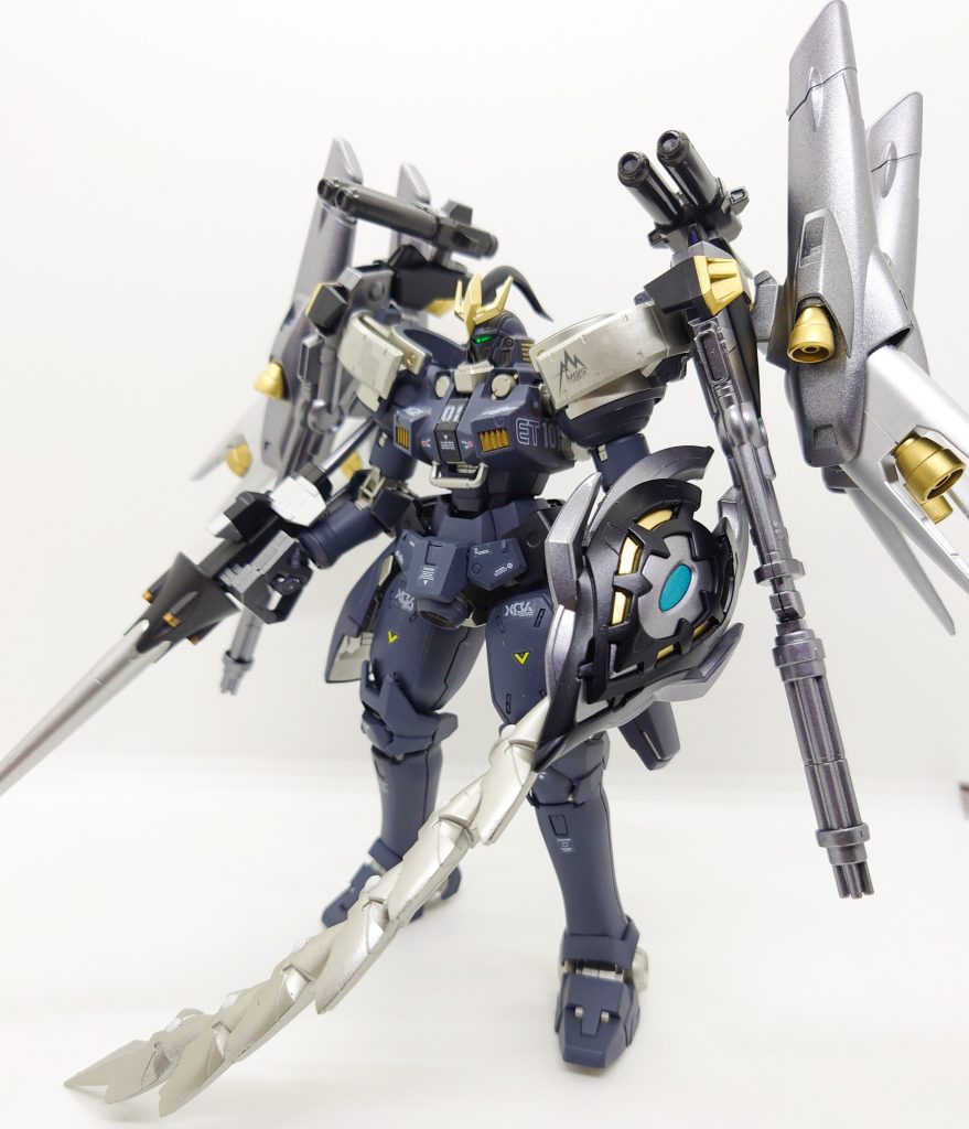 搭載された武器は、シールド+ヒートロッド、ビームガトリング砲、ビームキャノン、ショットランサーです。