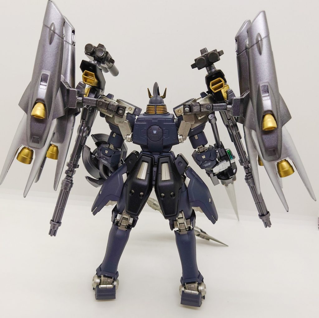 背面の大型ブースターユニットが特徴です。