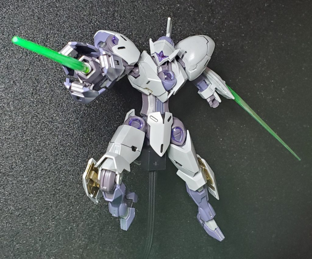 シャインシルバーで全体を薄く塗り伸ばしているので照明を当てるとﾃｶﾘますスミイレ箇所はメタリックブラックで反射角度で色の変化が楽しめます✨