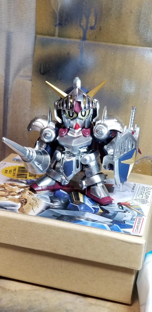 バイザー部分が、キットについている本物のメッキです。やはりコンパウンドをかけないと、鏡面にはならなさそうです。