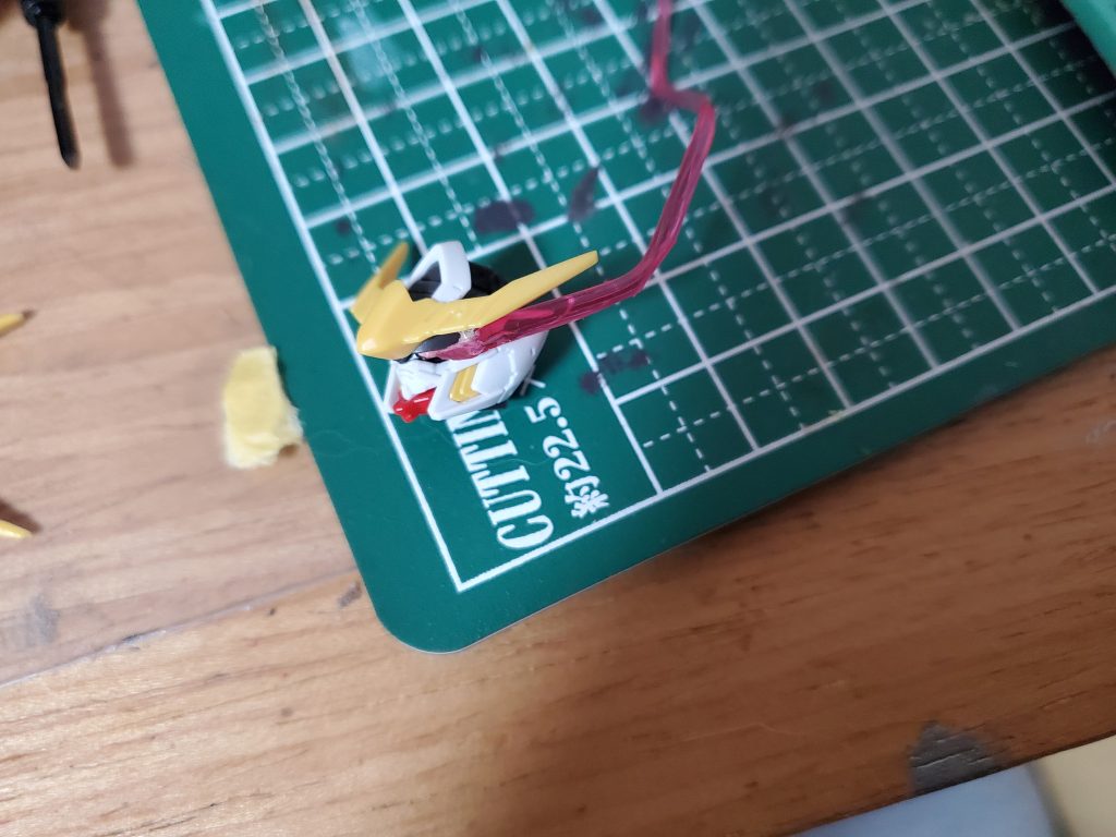 眼光エフェクトは余ったビームサーベルを折り曲げて真鍮線で付けてみました