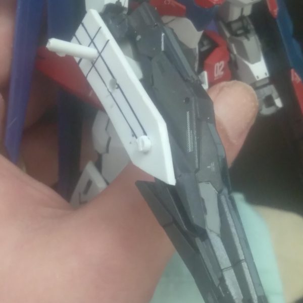 Update on the XVX-02 Gundam Leander. Added the uraven rifle. Made a brace from plastic plate that connects the rifle and the arm. Added a hole so the shield can be mounted on the outside of the rifle. Lastly, I used some 30MM parts to make some booster units that attach to the wing shields. It gives me the impression of the wing zero with its thruster pods opened up, lol. I also used a couple of 30MM thrusters on the outside connector for the wing shields. （3枚目）
