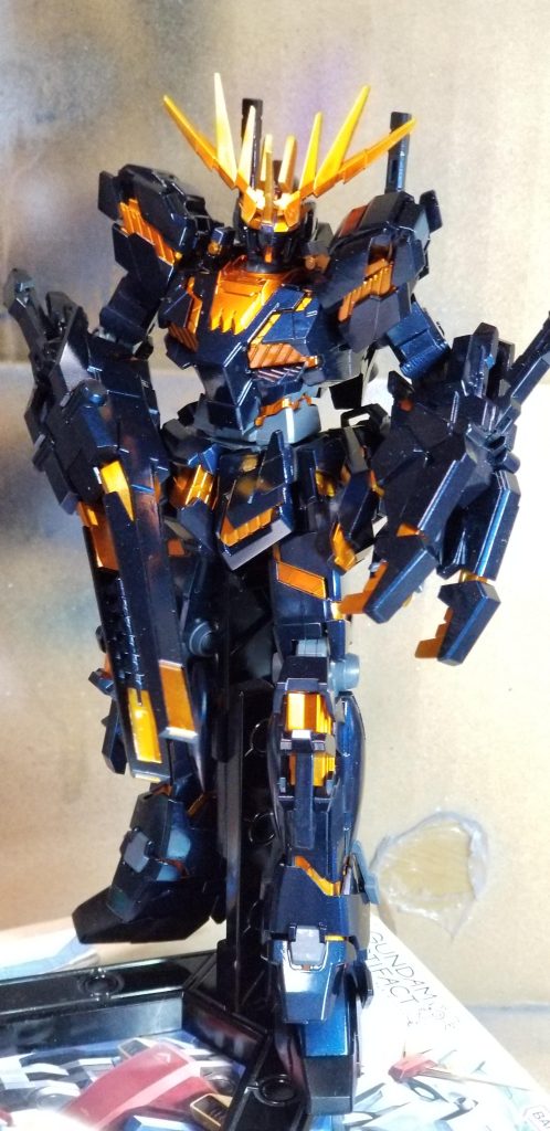 全体です。サイコフレームのオレンジキャンディのベースにはより光りそうな気がしてプレミアムミラークロームを使いました。(高いのでスポイトでブラシに移して、ちょっとずつ、最小限に吹きました)