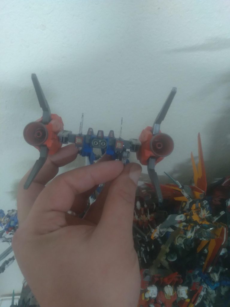 The hgce destiny thruster is mounted in the center. This looks like it would be a really fast striker pack