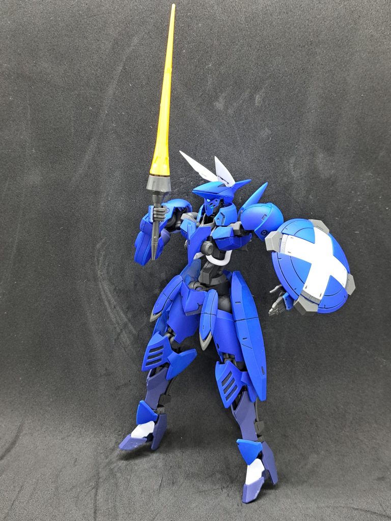 おなじみの、レイピア直立ポーズ。