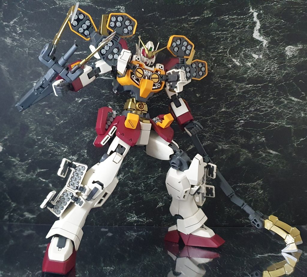 ガンプラ的にはMG ヘビーアームズ 改造 にヴァサーゴCBの要素を盛り込んだ機体であるが、設定上は「ヴァサーゴCBにヘビーアームズの外装を着せて擬態した」ということにしている(ややこしい)