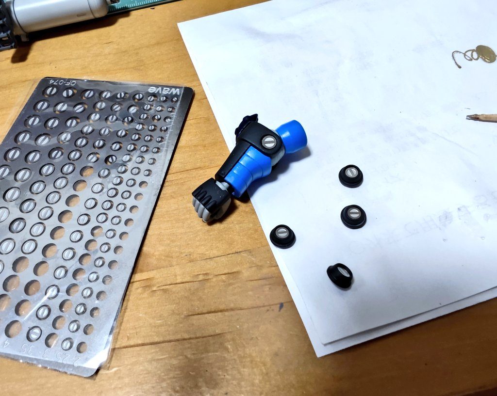 このエッチングパーツ、お世話になっております。