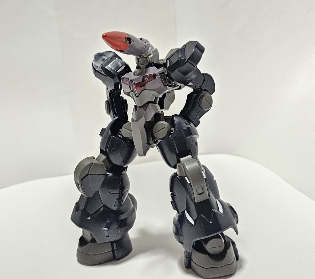 ガンヴォルヴァをベースにディランザソル、べギルペンデのパーツでミキシングして制作。 成形色を生かす事をコンセプトに目のスミ入れ以外無塗装で制作。