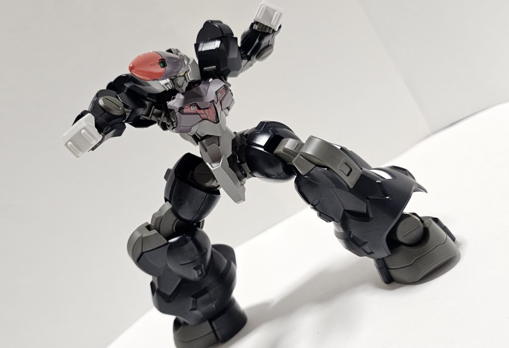 鉄刀や拳、蹴りなどを駆使した喧嘩殺法を得意としている。