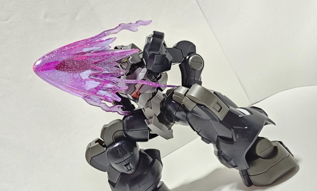 頭部にエネルギーを集中させ、ホバーで高速突撃する必殺技『特攻龍戦頭(トッコーリーゼント)』を使用出来る。