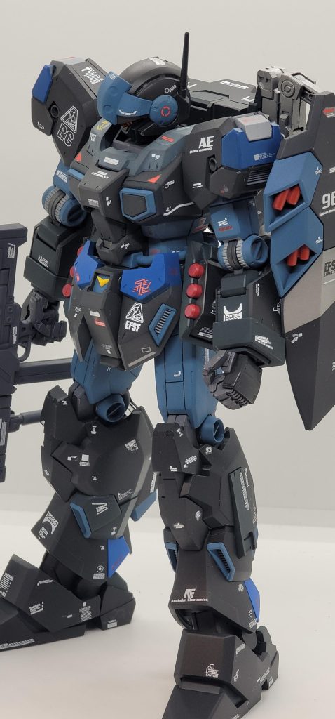 太ももにスジボリしてます🎵