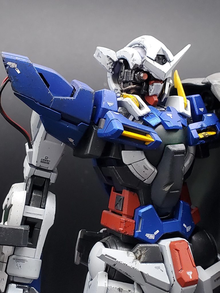 カメラアイはSPプレートとエイチアイズに変更ダメージ表現は線香で溶かしたりナイフで削ったりしてます。