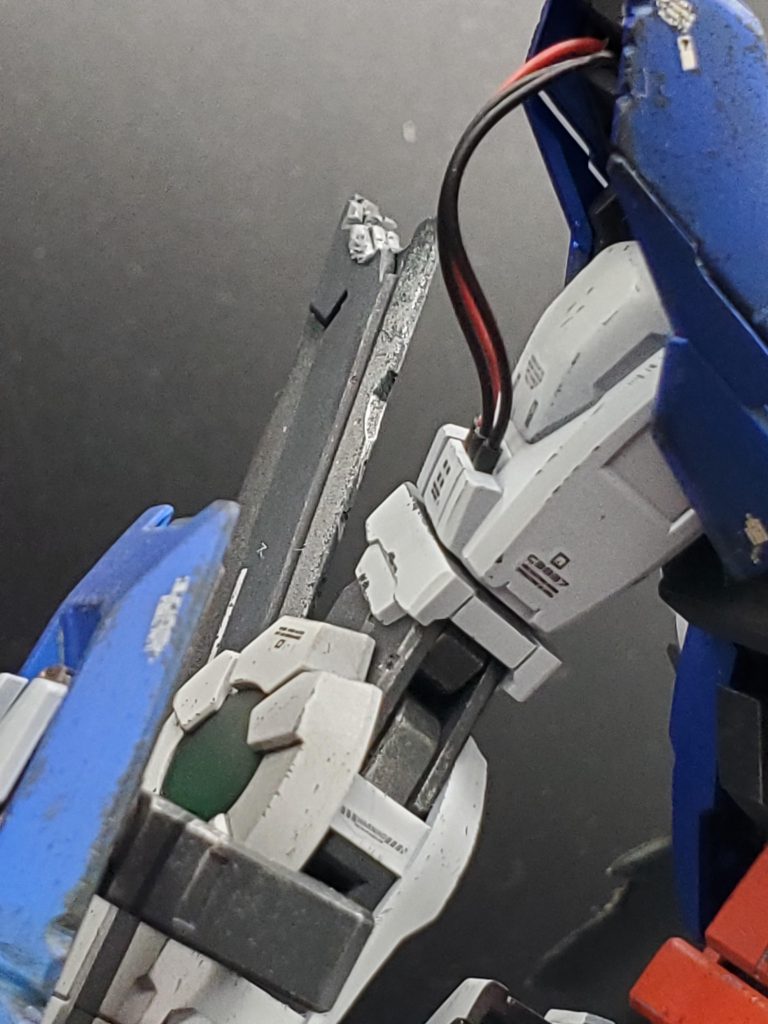 失ったケーブルは安物で代用してる設定