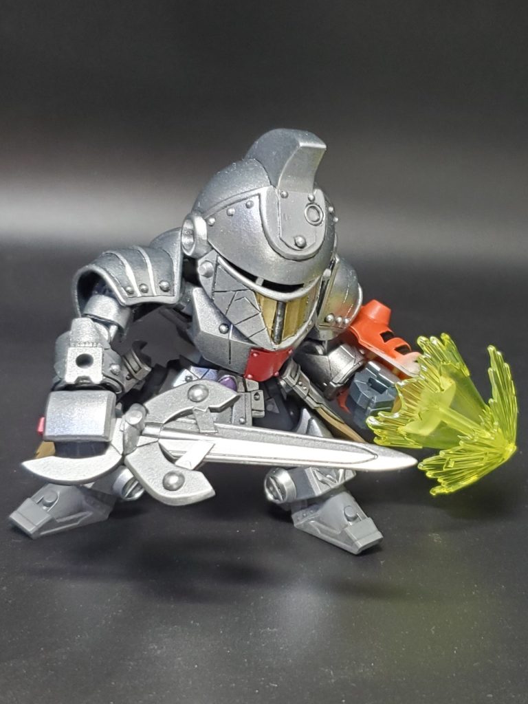 左手の盾には、かつて鉱山労働者にソウルフードとして愛された「生野ハヤシライス」の力が宿っている。黄色い闘気を纏ったその外見はまるでオムハヤシのようである。