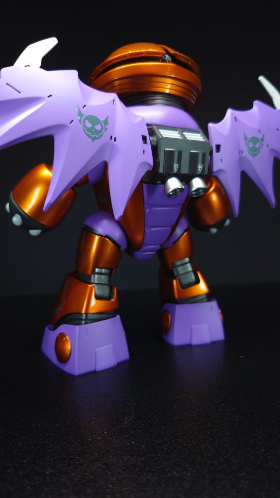 背面からSDEXデスサイズヘルの翼は３mmジョイント棒だけで接続できるので工作は至ってシンプルです