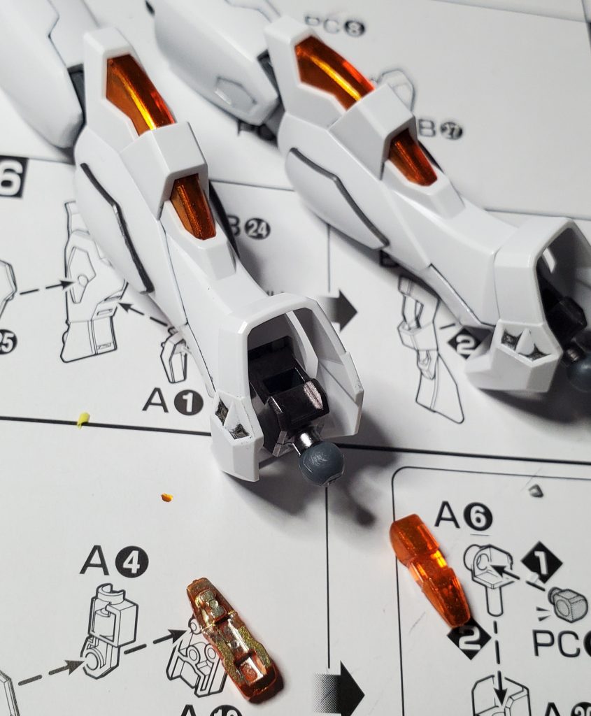 クリアパーツは裏はホワイトゴールドで表はオレンジメタリックを薄く塗ってます😊