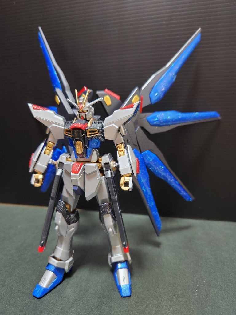 メタリック塗装の上から100円ショップのジュエリーラメパウダーをクリアーに混ぜて塗りました。