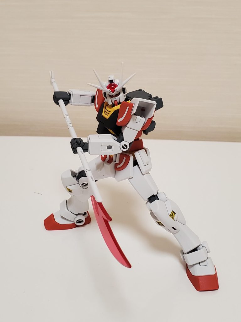 ◎ビームラーナギナタを構えて何というかこのラーガンダム、全体の雰囲気がガンダム以前のサンライズロボットっぽいですね。薙刀とか槍とか普通に標準武器でありましたし…。