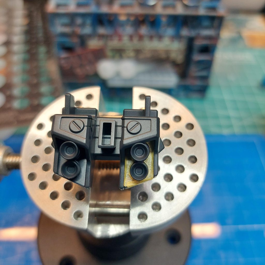 このようなワンパーツをマスキングで塗装💦