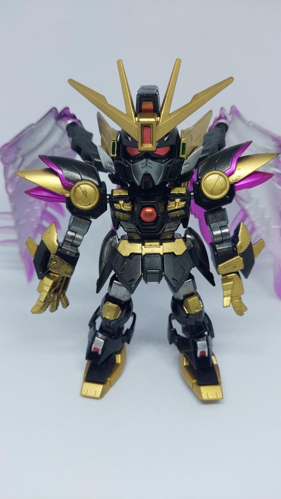 くるぶし？のところが単色だと寂しかったので配色追加。頬羽(?)に、配色追加。関節はガンメタで塗装。こうして見るとクロスシルエットは二の腕がしょっぱいですね…汎用のシルエットパーツなので仕方ないけど