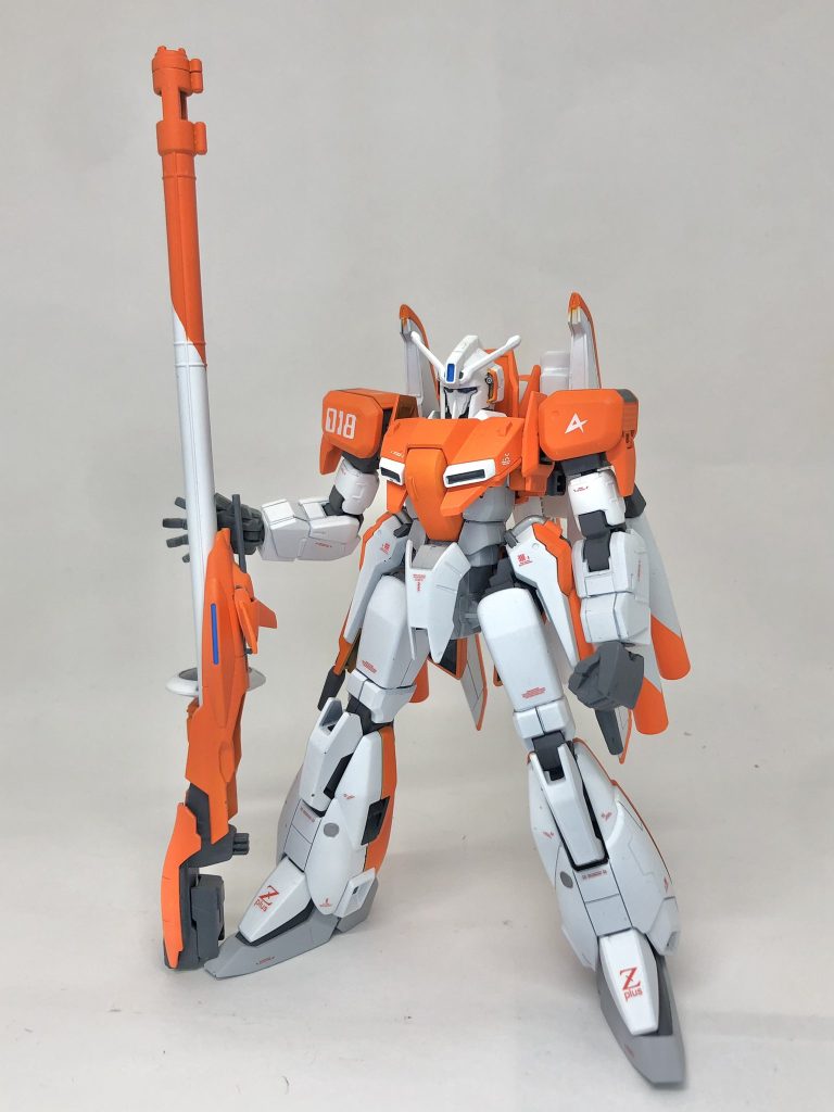 正面からです。テスト機イメージカラーが赤みの強いオレンジなのに対し、今回はオレンジらしいオレンジを使用しました。