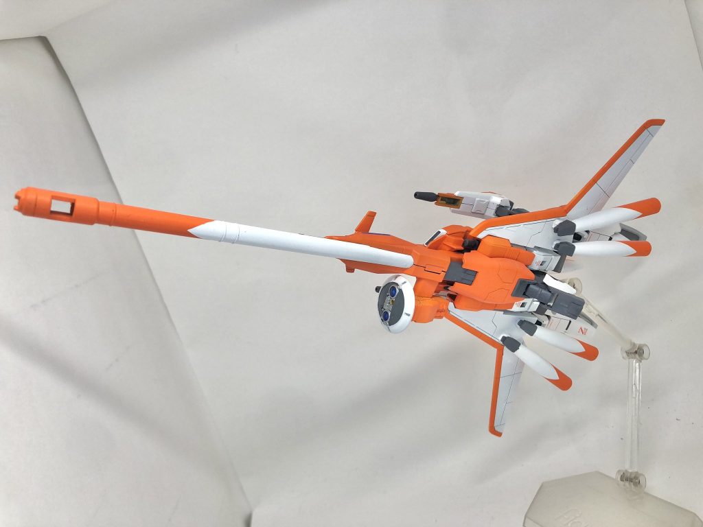 WR形態の下からです。スマートガンの砲身とプロペラントタンクにマスキングで塗り分けを施しており、こちらはGFF版のデザインを参考にしています。