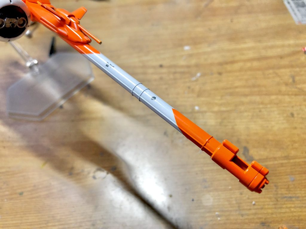 塗装途中です。スマートガンの塗り分けが上手くいった一方で深刻な塗装剥げが見つかったのでここから1年半放置してしまいました。