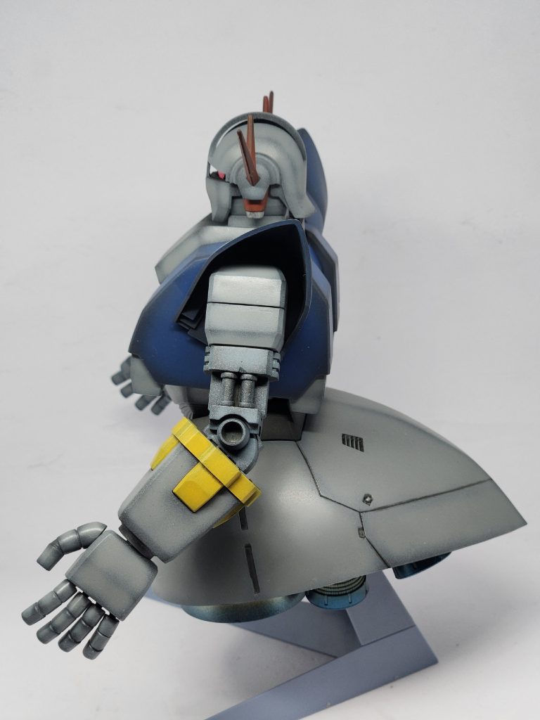 横。特にスジ彫りを追加することなく、極めてシンプルに。黒立ち上げ塗装にて深みと味わいを。