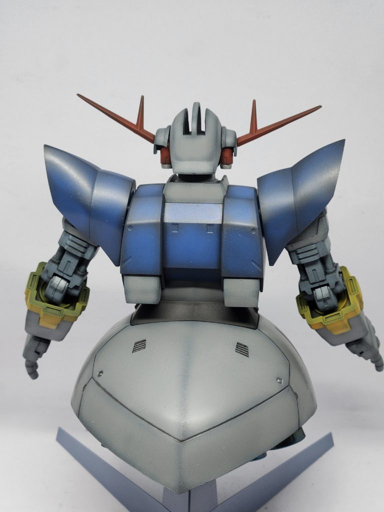 後ろ。この肩アーマーの遠山の金さん感、たまりません。