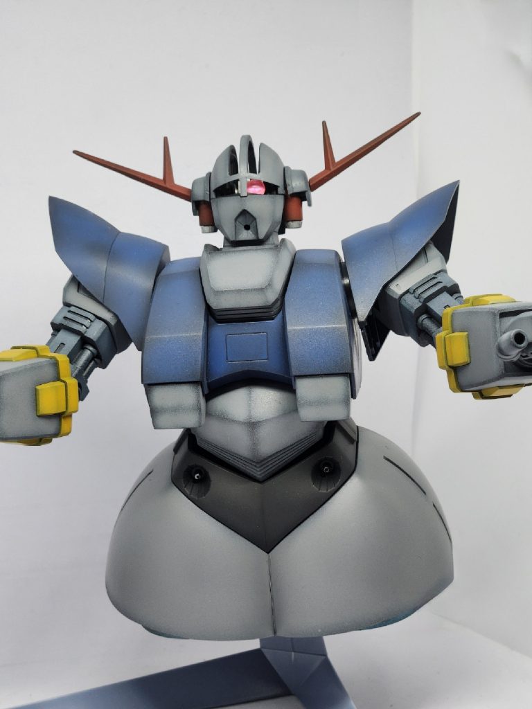 ポーズ２。何気にバーニア焼表現もしてるんですが、裏撮影してませんですた。が今回も甥っ子には喜んで欲しいもんです。😀今回作成していて気付いたのは、モノアイの位置はここが一番落ち着くってこと‼️