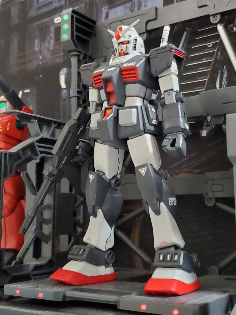 空間トライアルを経てジャブロー本部に帰還したプロトタイプガンダム❕テスト結果は良好であったがMS生産はコスト高に加え、MSの有用性を理解していない連邦上層部高官たちのため、量産体制は難航していた😔💦そこで戦場における最高責任者であるレビル将軍は、プロトタイプガンダムによる実戦テストを画策❗この実戦テストは、連邦高官に観覧させ有用性を示し、量産化計画の賛同を得る事が目的である…😌✨