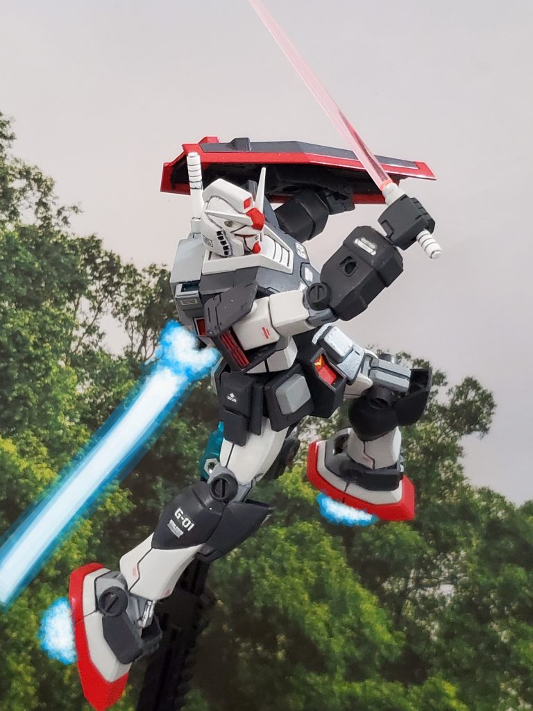 撃破後、すぐにバーニア全開で最後のザクに接近するプロトタイプガンダム❕瞬間機動力、推力ともザクとは桁違いであることを示す😆🎵