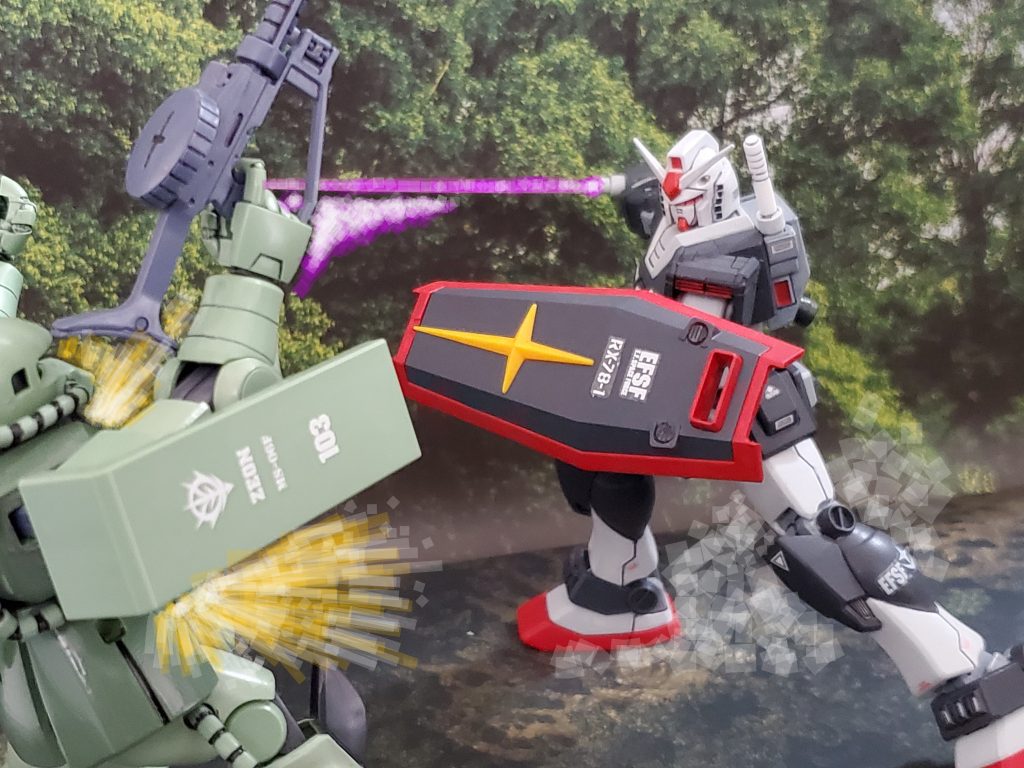 必死で応戦するザクをものともせず、間合いを詰めビームサーベルで斬り伏せるファレル・イーハ中尉😎✨圧倒的な性能を見せつけたプロトタイプガンダムであった…😌🎶