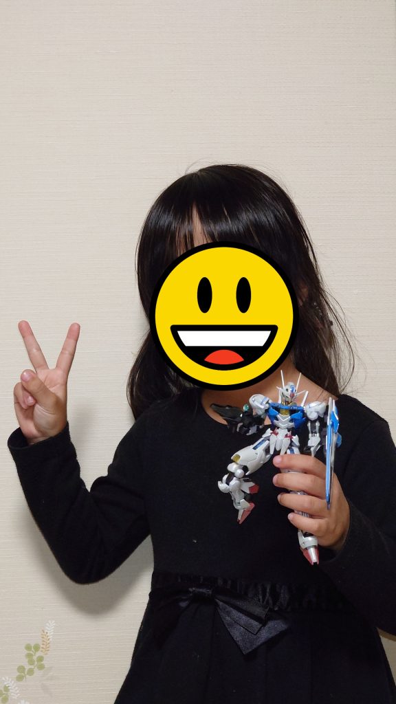 長女も喜んでくれてガンプラ熱再燃、EGのエクシードギャラクシーを妻と楽しく作っていました。