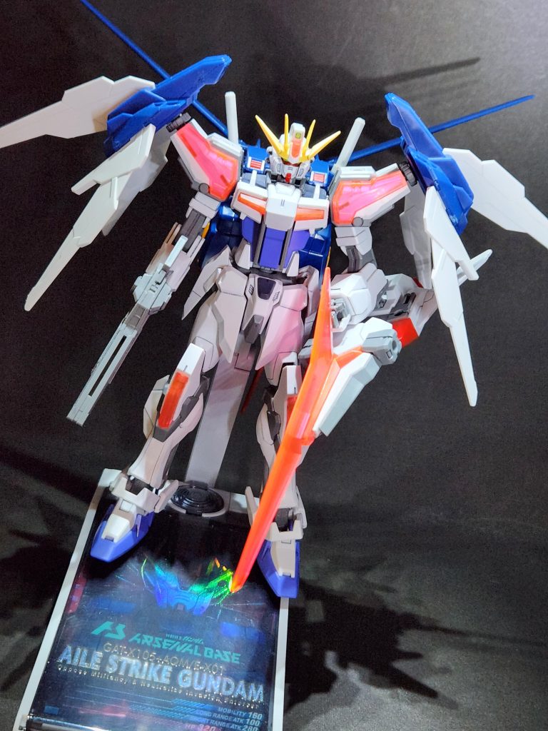 ミキシングも楽しいキットですわビルドストライクエクシードギャラクシーwithエール&グリッターレヴビルドファイターズの世界にはストライクの使い手は2人いるのをネタに簡易ミキシング実はエクシードギャラクシーのカラーリングが三代目メイジンカワグチのアメストカラー混ざってる、って組み上げた時に気付きましたわ