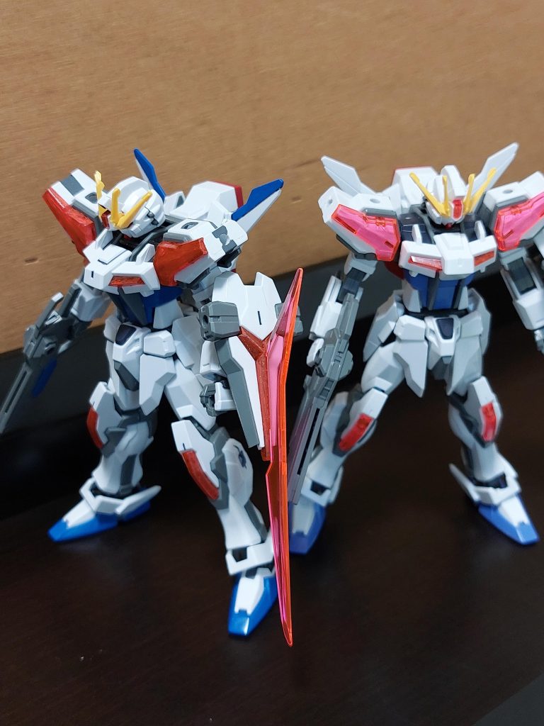 ちなみに、素組もご用意。発売日に2軒店回って2個確保しました。